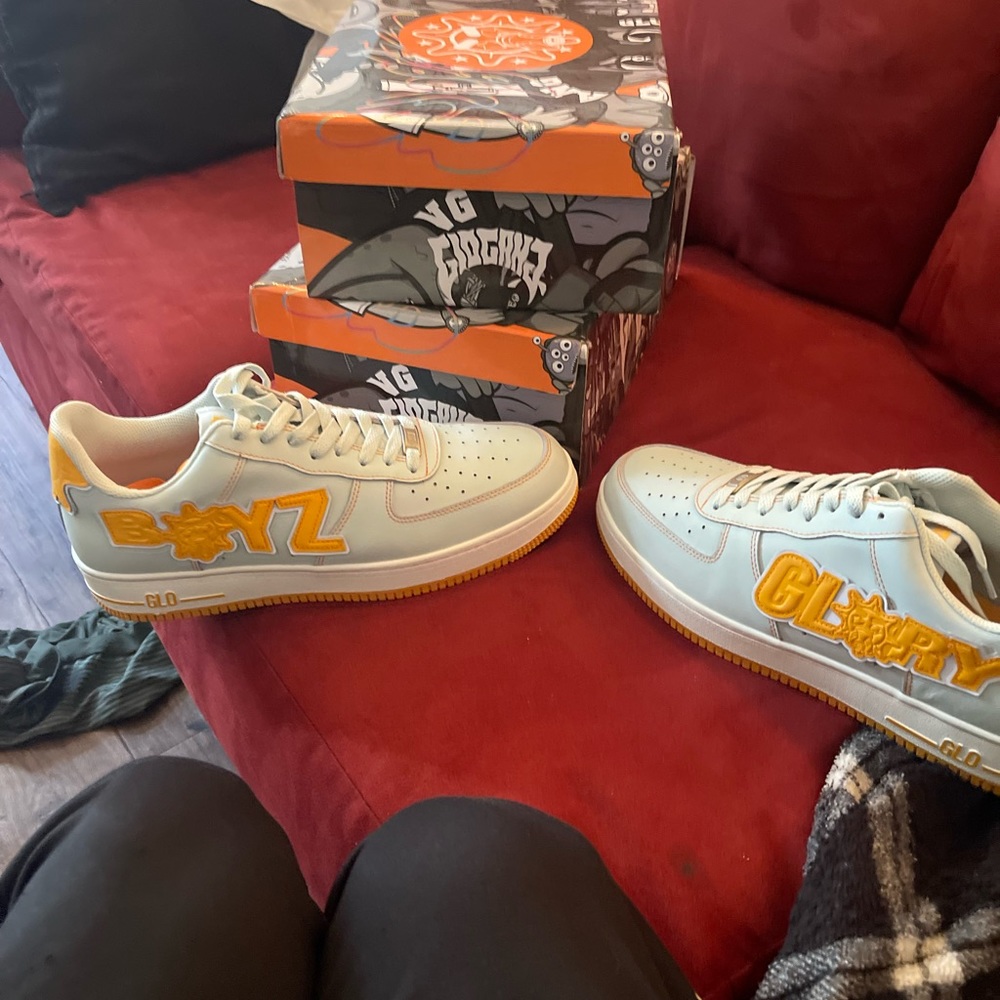 Only wear a few times I’m only asking for 250 each